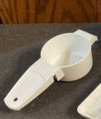NEW Tupperware SPECKLED MINI TEA STRAINER / SIFTER - VINTAGE GADGET