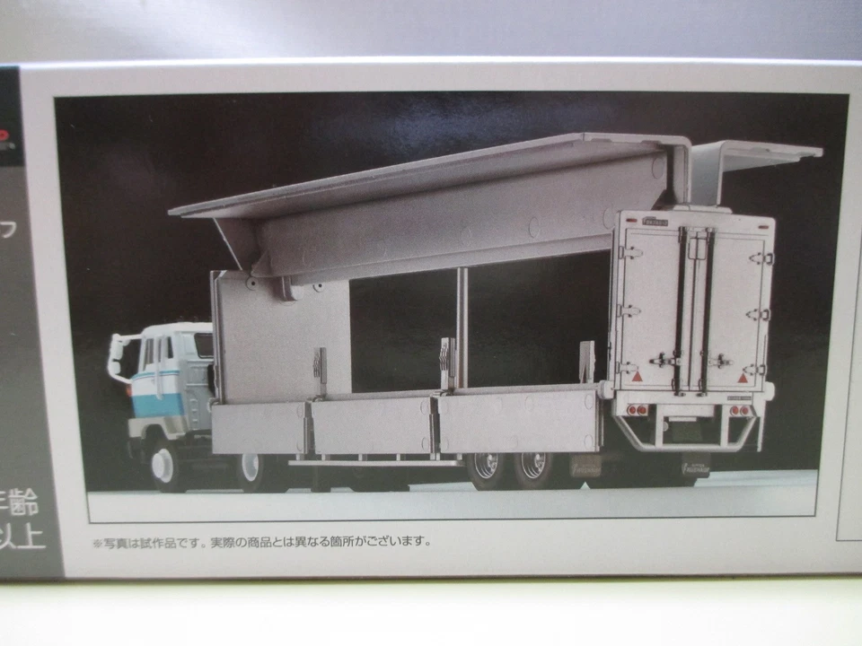 TOMY TEC Tomica Limited Vintage Neo LV-N167a 1/64 Hino HE366 Wing Roof Trailer - Image 4 of 4