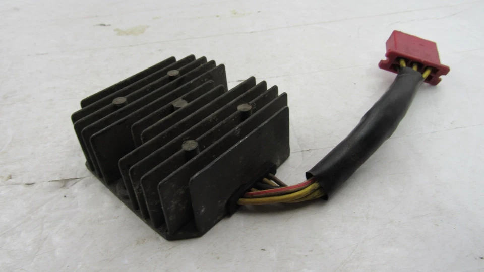 Kawasaki GPZ 1100 ZX1100A 1984 OEM regulador de voltaje rectificador Foto 4 de 4