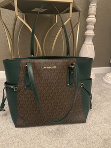 michael kors purse voyager