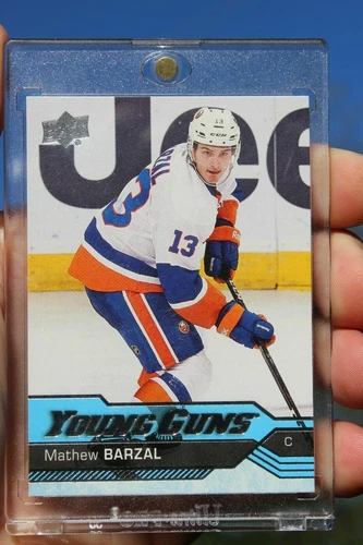 2016-17 Mathew Barzal UD Upper Deck YG Young Guns #458 Rookie RC NY Islanders