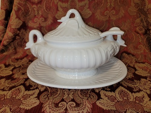 Large White Swan Soup Tureen Made in Portugal W/Ladle And Platter - 第 1/15 張圖片