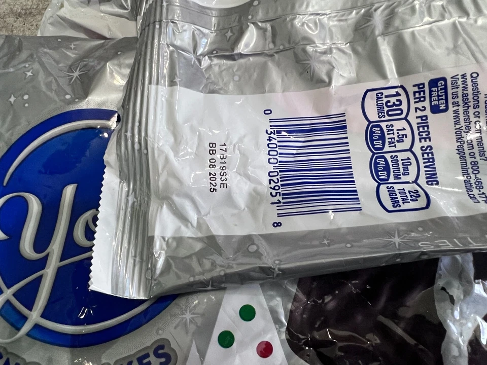 9 Bolsas YORK Chocolate Oscuro Menta Hamburguesas Copos de Nieve, Caramelos de Navidad 9.6 OZ Foto 2 de 2