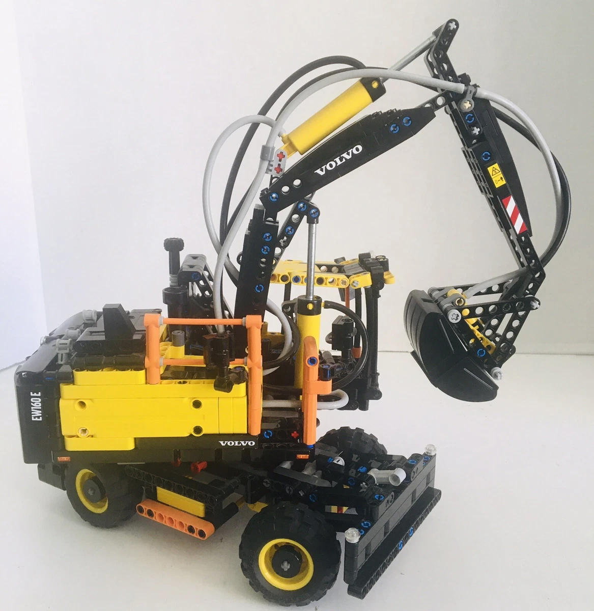 LEGO Technic Pneumatic 42053 Volvo Excavator **Built Sold As Is** 673419248761 | eBay