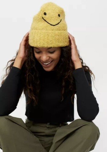 Czapka Urban Outfitters Emy Icon w uśmiechu