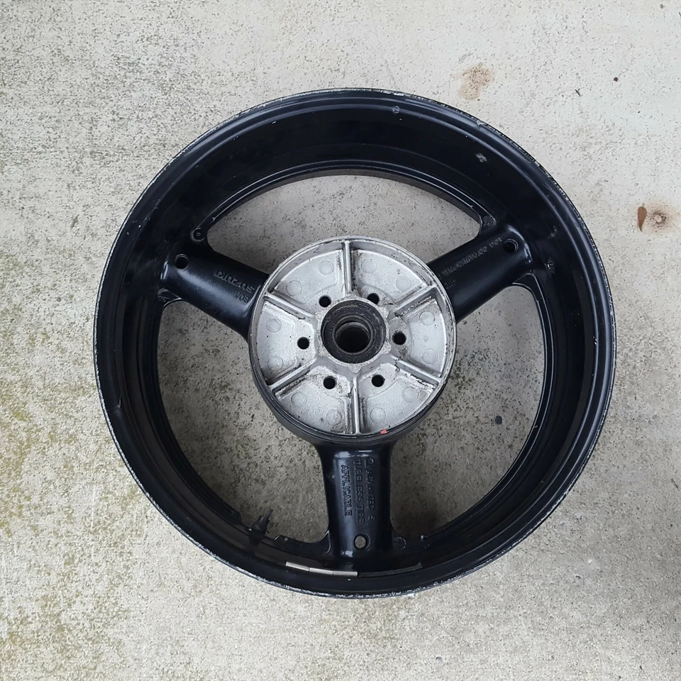 Llanta trasera Suzuki GSXR750 GSXR 750 1999 Foto 3 de 4