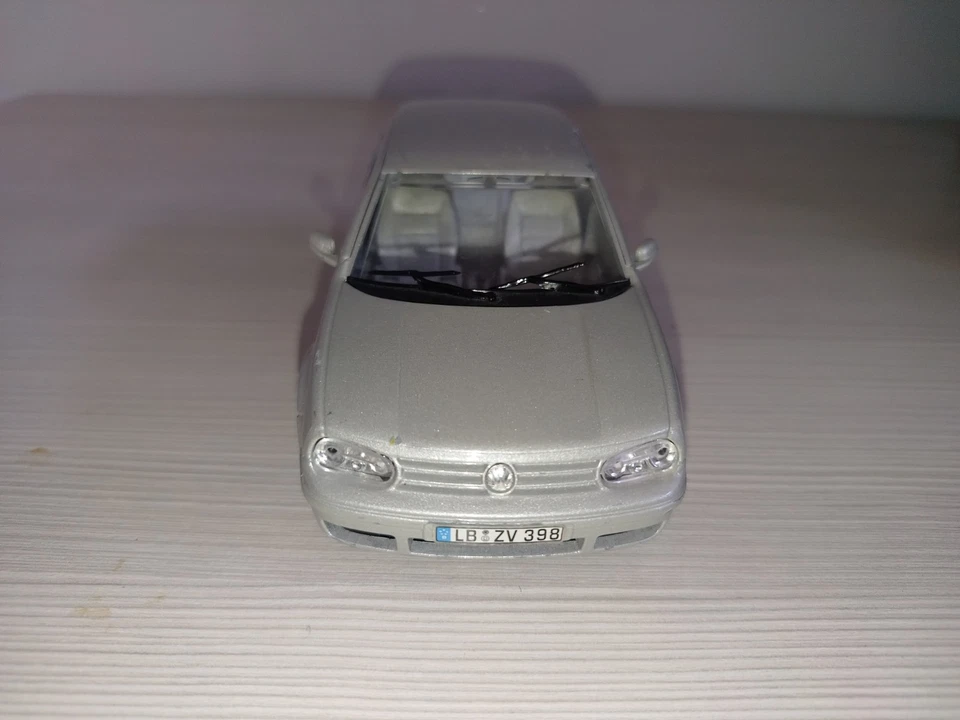 Volkswagen Golf 1/24 Burago Bburago Made In Italy Vintage Con Difetti Vedi Leggi - Immagine 2 di 4