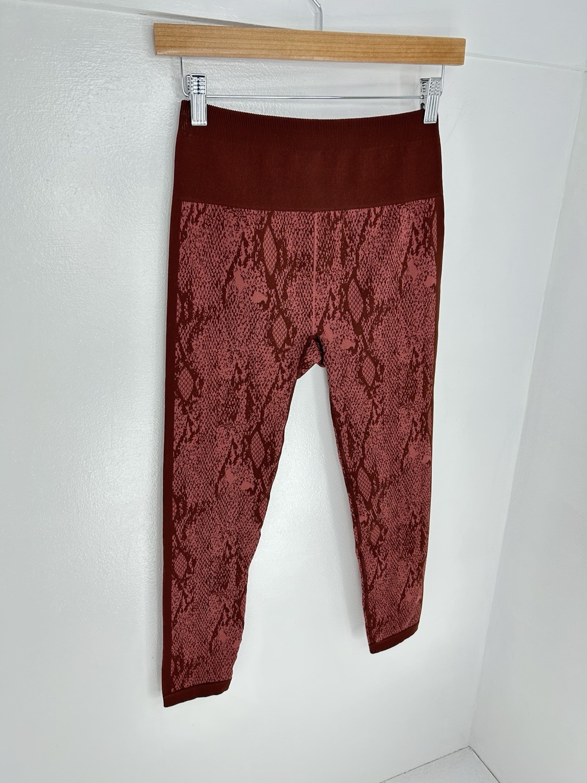 Fabletics Performance Leggings Size Medium Seamle… - image 3