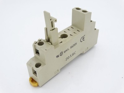 OMRON P2RF-08-E RELAY SOCKET