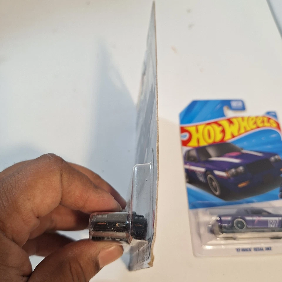 Buick Regal GNX Treasure Hunt & Fast And Furious 87 Hot Wheels Foto 3 de 4