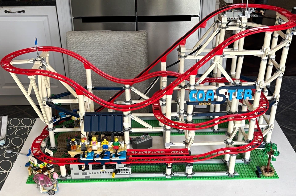 LEGO Creator 10261 Roller Coaster, photo 1 of 5