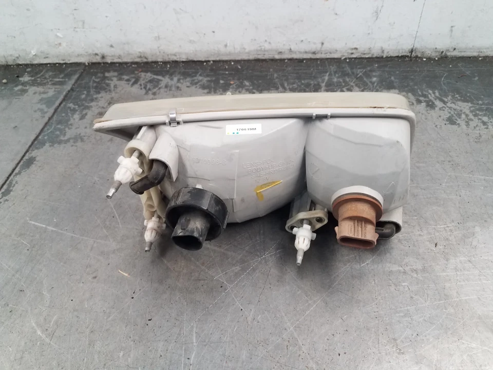 Luz de cabeza izquierda Grand Marquis/Corwn Vic Victoria 2002 #9286 P3 Foto 4 de 4