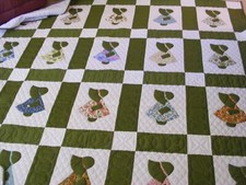 LARGE SUNBONNET SUE GREEN AND WHITE QUILT - MACHINE AND HAND SEWN - 80" x 100"