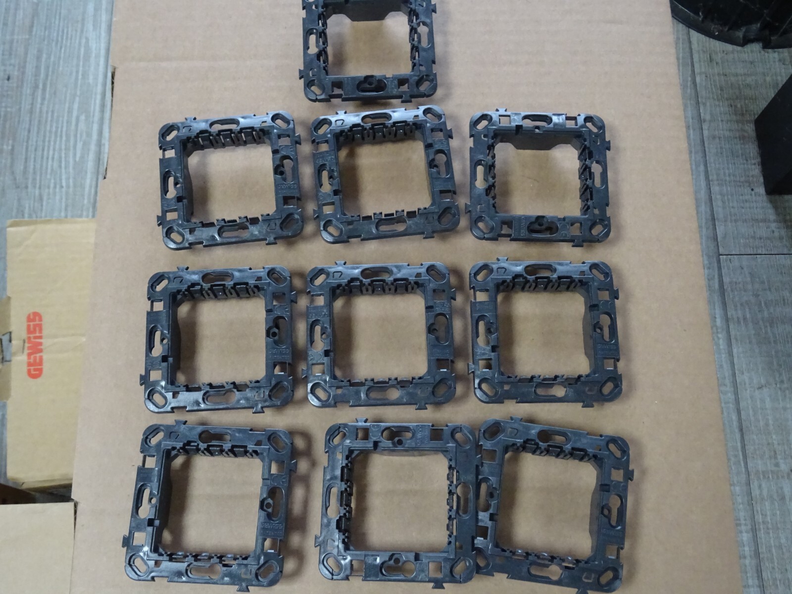 Support Gewiss Chorus 2 modules avec griffes pour plaques One et Lux
