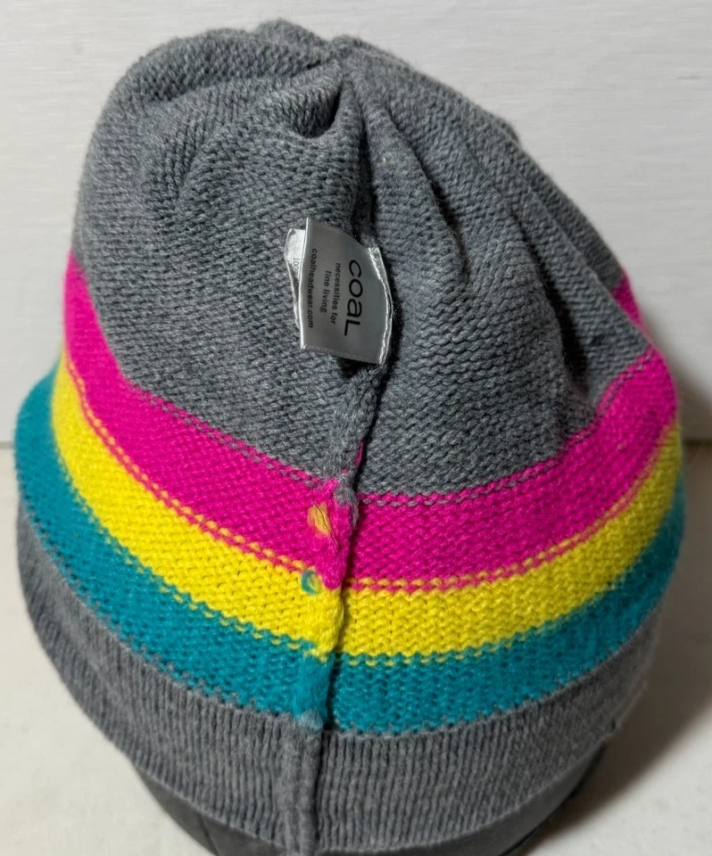 Gorro tejido invierno carbón gris con rayas multicolores y pompón Foto 3 de 4