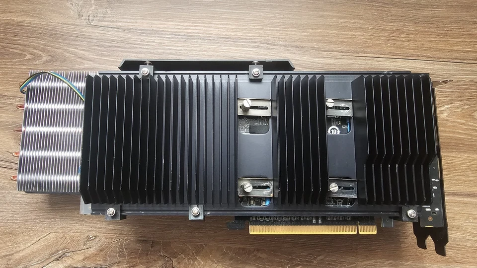 Gigabyte Amd Radeon R9 390 8Gb GPU - Image 3 of 4