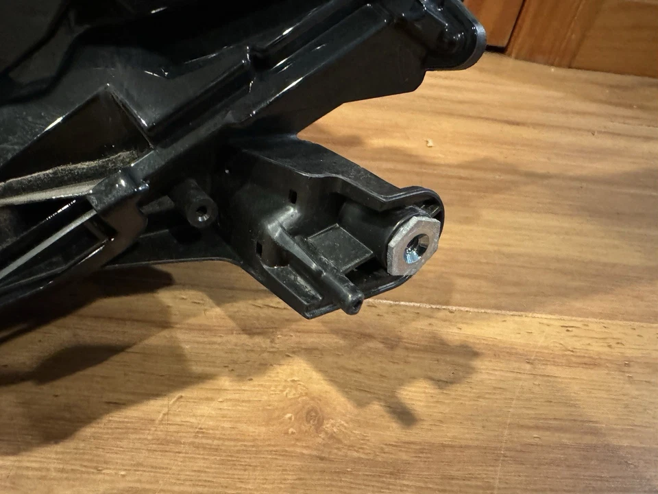 Faro Toyota Venza 2021-2024  Foto 4 de 4