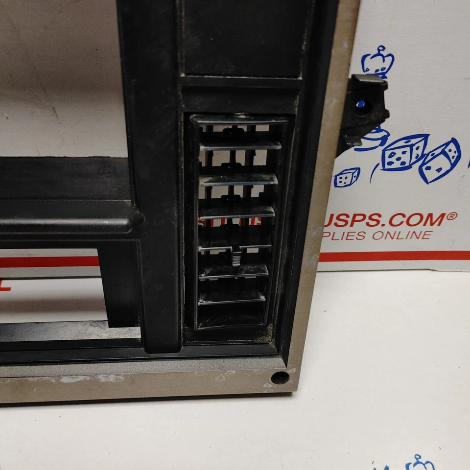 82-85 Chevrolet S10 Blazer GMC S15 Jimmy Tablero Radio Bisel Borde Ventilaciones Tornillos Fabricante de Equipo Original Foto 3 de 4