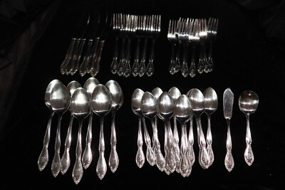 CUSTOMCRAFT STAINLESS FLORAL MONOGRAM ''D'' 36 PIECES