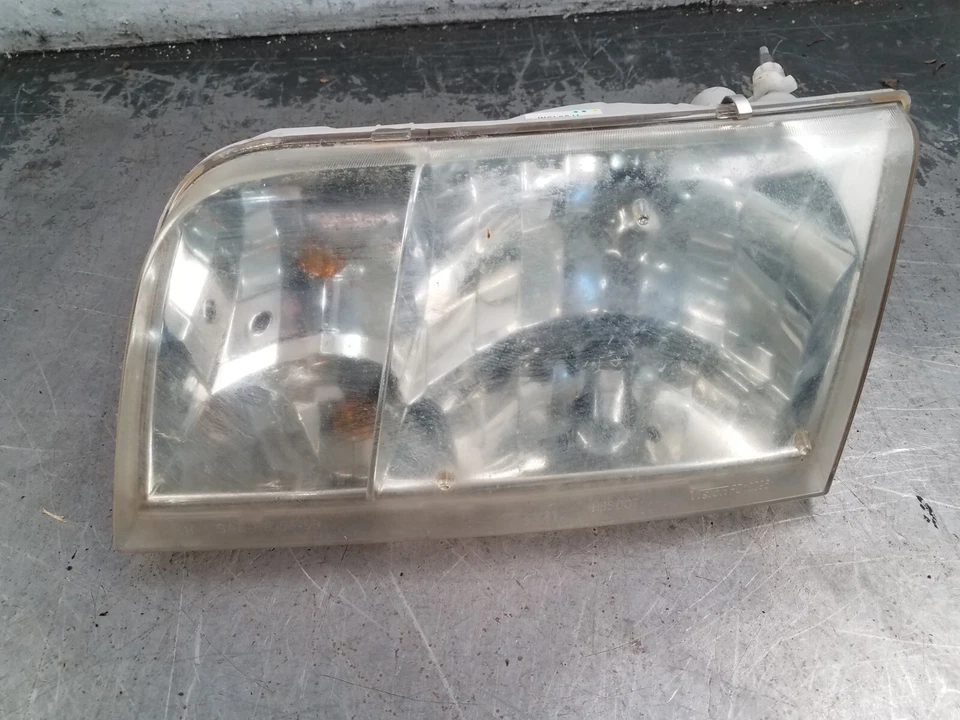 Luz de cabeza izquierda Grand Marquis/Corwn Vic Victoria 2002 #9286 P3 Foto 2 de 4