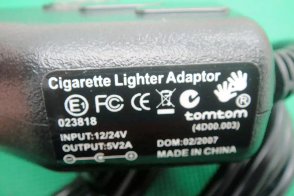 Genuine TomTom GO/One car charger for 300, 500, 700, 510, 710, 910, Rider V1 - Image 2 of 2