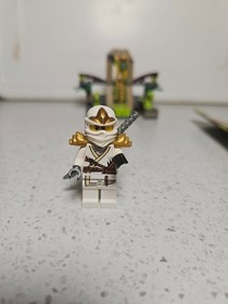 Lego Ninjago 9440 Venomari Shrine Complete - All Minifigures