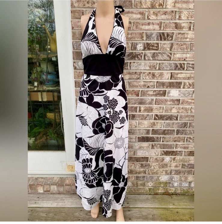 Women's Y2K White House Black Market Black and White Floral Halter Maxi Dress - Image 4 of 4