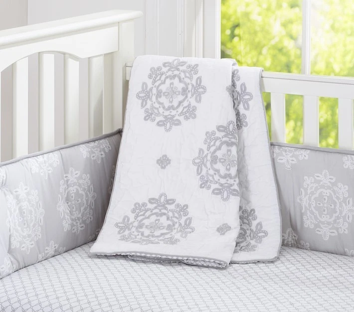 Edredón Pottery Barn Genevieve gris suave cuna bebé tencel guardería niños Foto 3 de 3