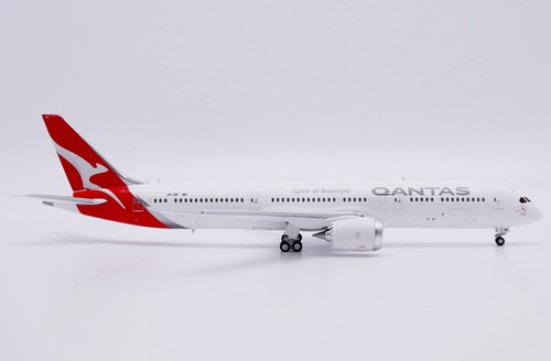 JC Wings 1:400 Qantas Boeing B787-9 Dreamliner “Boomerang – Flaps Up” VH-ZNF - Picture 2 of 6