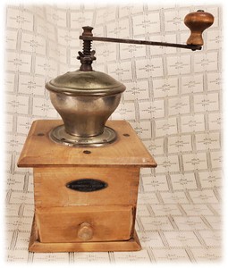 Vintage Garantiert Mahlwerk Coffee Mill / Grinder - From Germany  -  Nice Piece!
