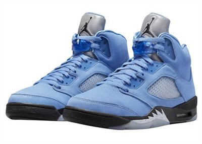 Nike Air Jordan 5 Retro SE  UNC - Größe 44 - Neu & Ungetragen 