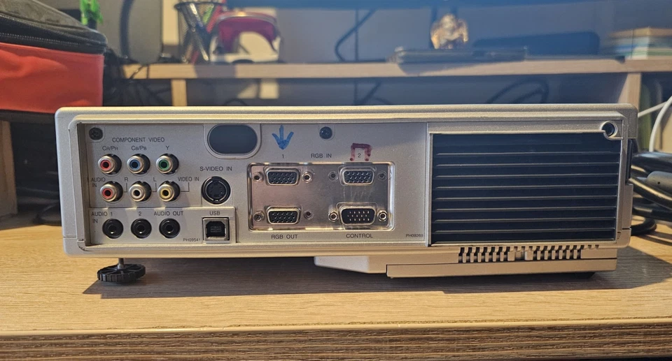 HITACHI LCD Projektor CP-X380W - Bild 3 von 4