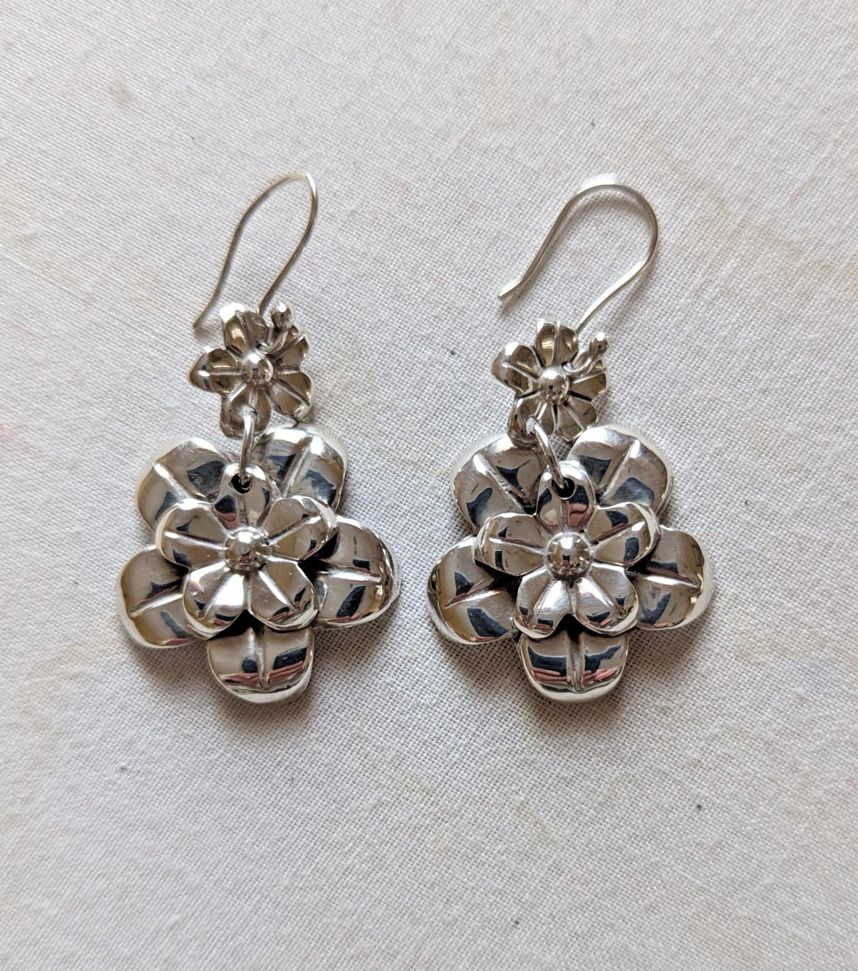 Solid .925 Silver Elegant Anemone Flower Drop Dan… - image 1