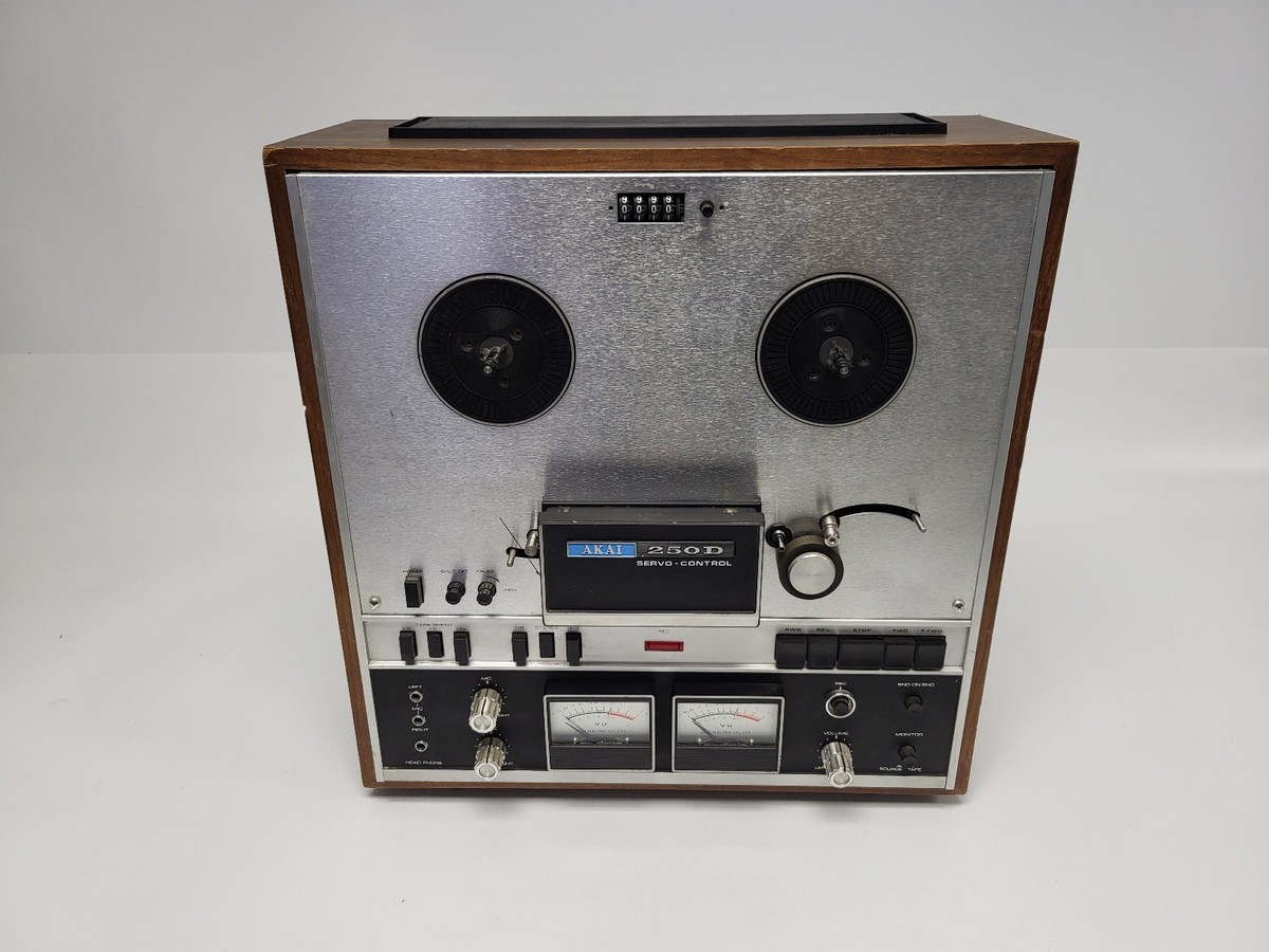Vintage 1970s Akai 250D Four-Head Reel to Reel Tape Deck (Powers