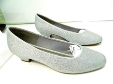 DREAM PAIRS SILVER WEDDING LOW HEEL SHOES, GENTLY WORN 2 HRS ORGINAL PACKAGE