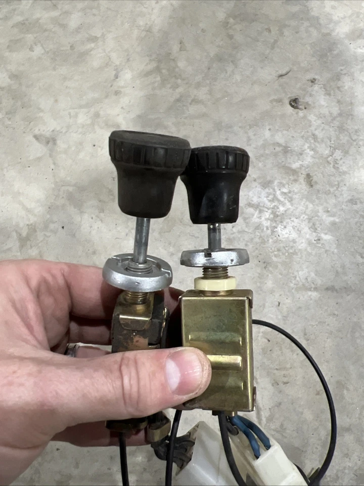 Interruptor de faros y limpiaparabrisas iluminado DATSUN 620 SDATSUN 620 Foto 3 de 4