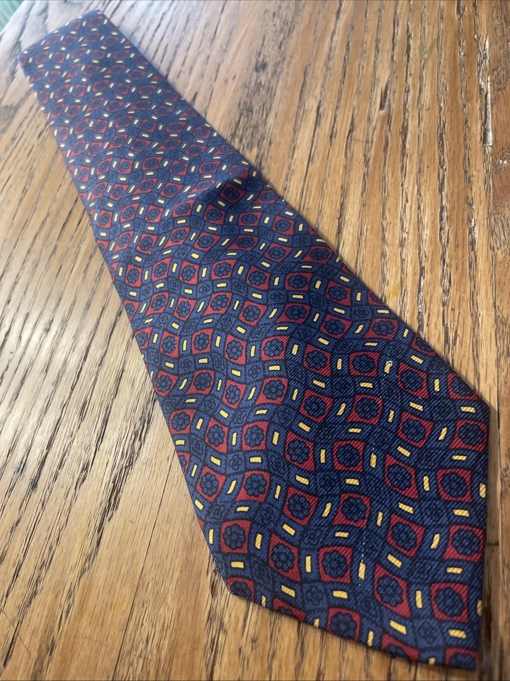 Corbata de seda floral pequeña Burberry usada en excelente estado hecha a mano en EE. UU. Foto 2 de 4