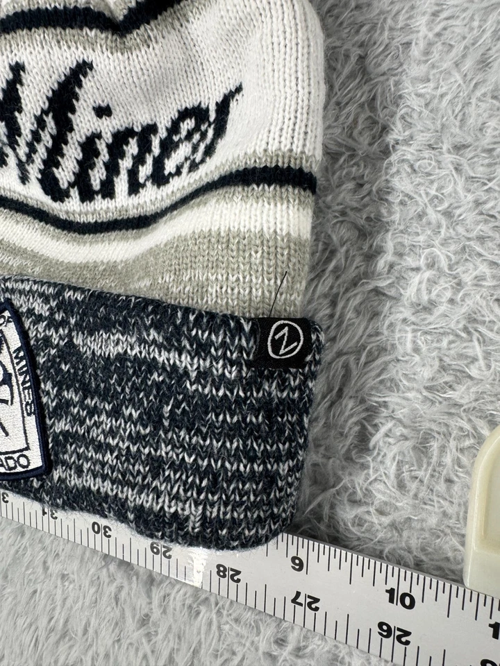 Gorro School Of Mines Toque Adulto Tamanho Único Cinza Branco Pom Colorado Carvão Zephyr - Imagem 2 de 4