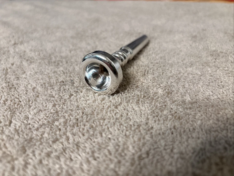 Boquilla Trompeta Marcinkiewicz Modelo 304 Plateada Hecha en EE. UU. Foto 4 de 4