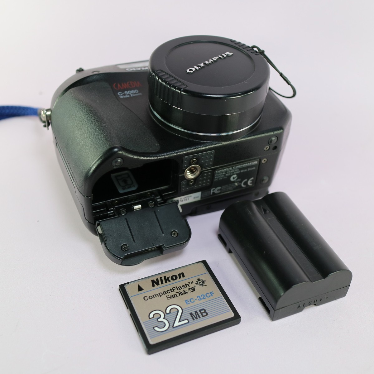 Olympus Digital Camera C-5060 Wide Zoom Flip Screen 5.1MP Black