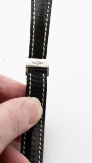 Auténtica correa de reloj suiza BREITLING de cuero lagarto negro y hebilla de despliegue Foto 2 de 4