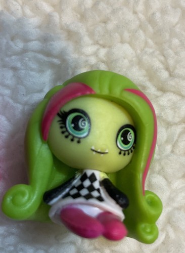 Mattel Monster High Lote de 3 Minis Figura 1.5" - Imagen 4 de 5