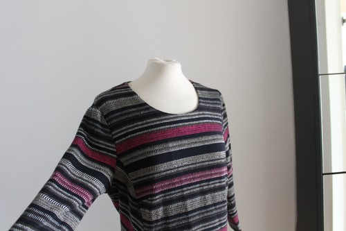 Gerry Weber Collection Strick-Kleid 42-44 gestreift rosa jacquard tailliert - Foto 2 di 7