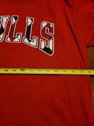 NBA Reebok Chicago Bulls SPELLOUT Red Basketball Streetwear Medium T-Shirt - Picture 9 of 10