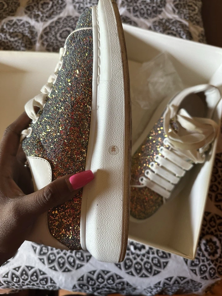 Zapatilla deportiva Alexander McQueen de gran tamaño crema brillante Foto 3 de 4