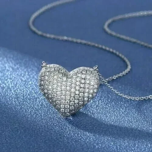 Colgante de corazón de diamante creado en laboratorio de corte redondo de 2 quilates enchapado en oro blanco de 14 quilates Foto 3 de 4