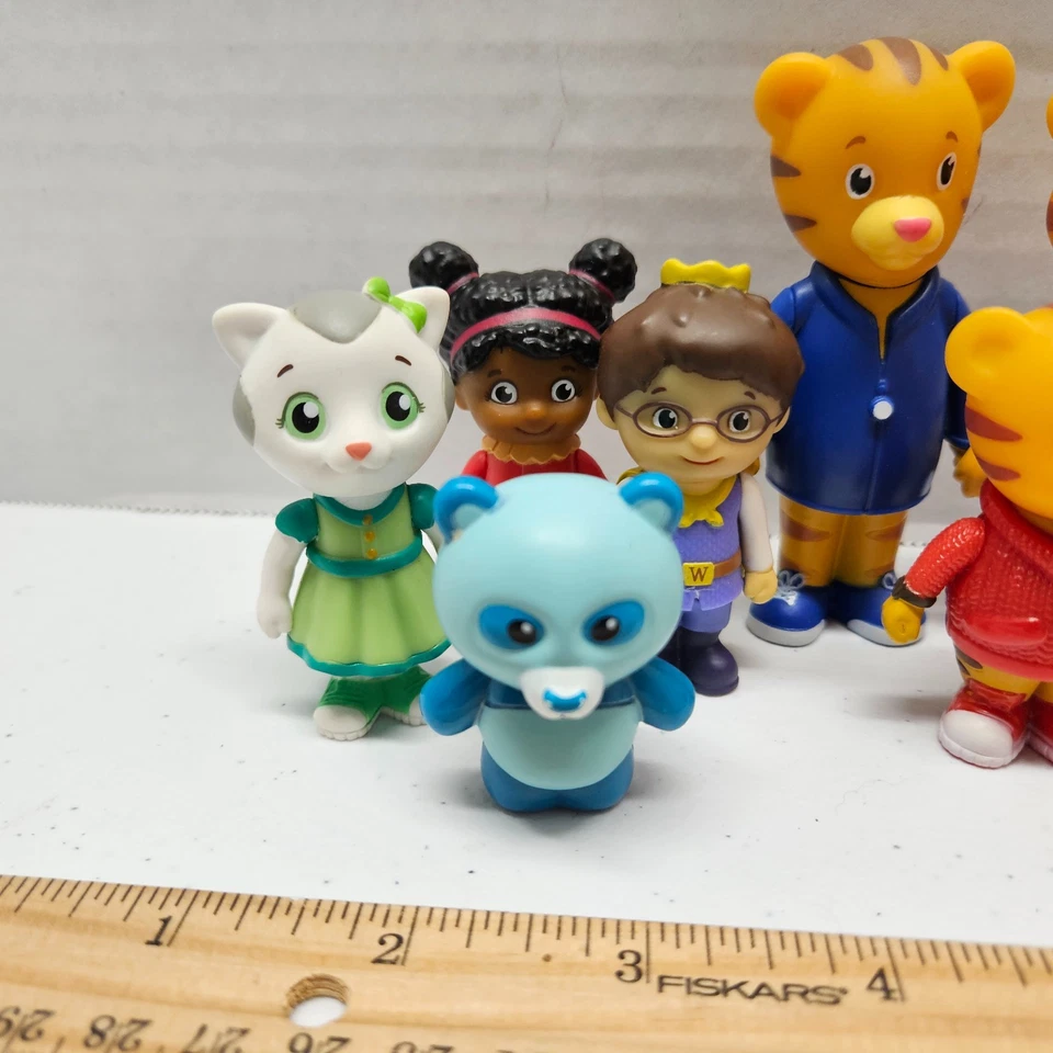 LOTE DE 10 FIGURAS de Daniel Tiger - Mamá Papá Margarita Príncipe Elaina Búho Pandy Tigey Foto 3 de 4