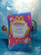 2000 McDonald's Happy Meal Toy Finger Board Toy Skateboard with Ramp 1 NIP