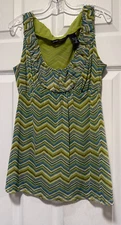NEW YORK & CO top shirt blouse XS 0 Bust 30 Length 25 Green Multicolor Chevron