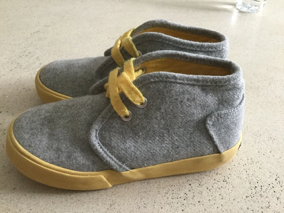 Morgan & Milo Niños Zapatillas Botas Altas Tops Talla 10.5 Gris Y Amarillo! Foto 4 de 4